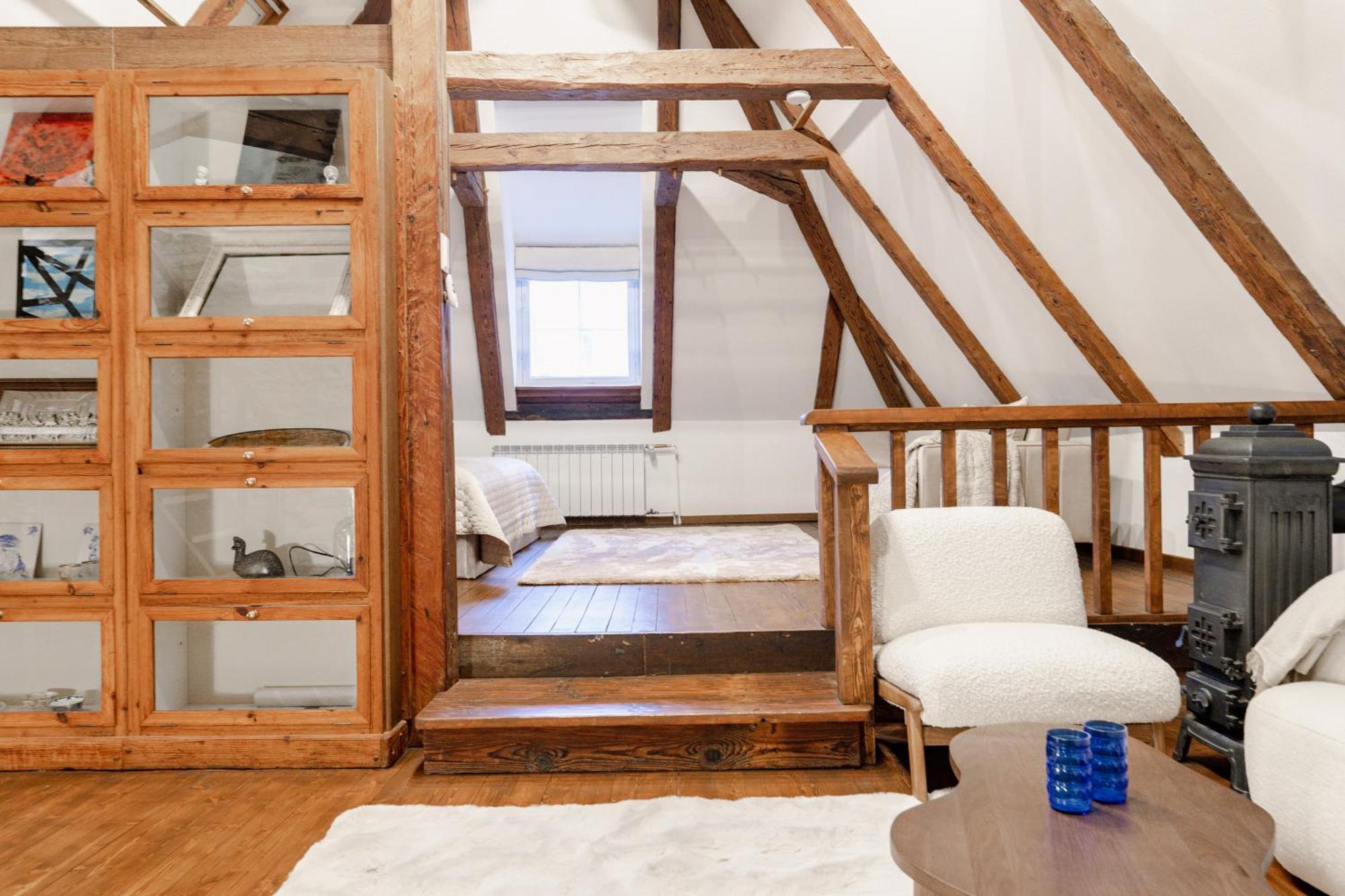 Stunning Three-Level Apartment In Historic Old Town Tallinn Exteriör bild